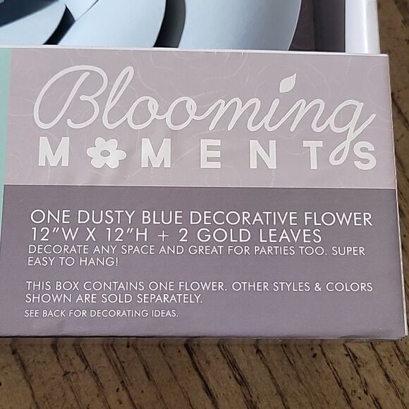 Nursery blue wall hanging decrotive flower with 2 gold leaves dusty blue NWT - Picture 4 of 6